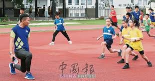 对曼联来说好消息是：姆伯莫和马兹拉维有一个人要先回来了呀！ 灵魂提问，曼联球迷想要谁先回来呢？